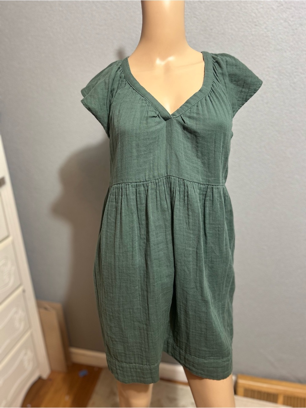 NWOT Old navy flutter sleeve v neck swing dress xs - Picture 4 of 8